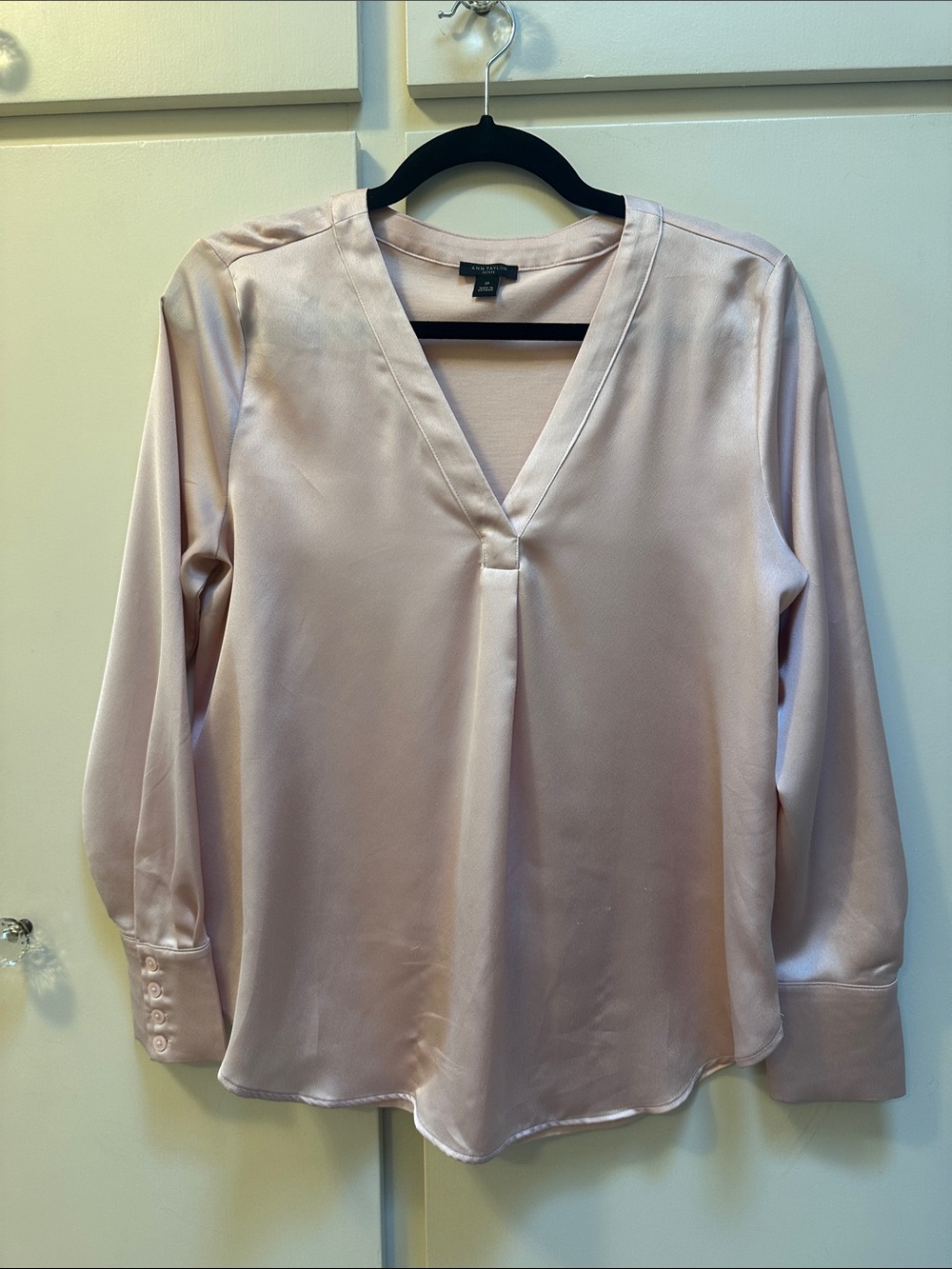 Ann Taylor Light Blush Satin V-Neck Blouse